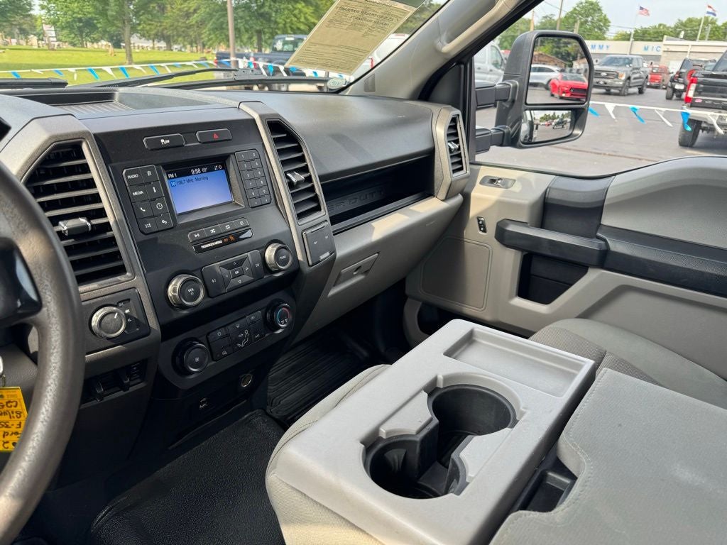 2022 Ford F-350SD XL DRW w/BALE BED
