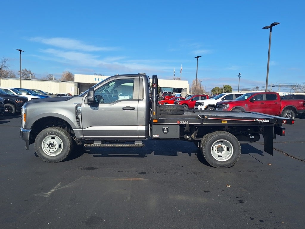 2025 Ford Chassis Cab F-350® XL