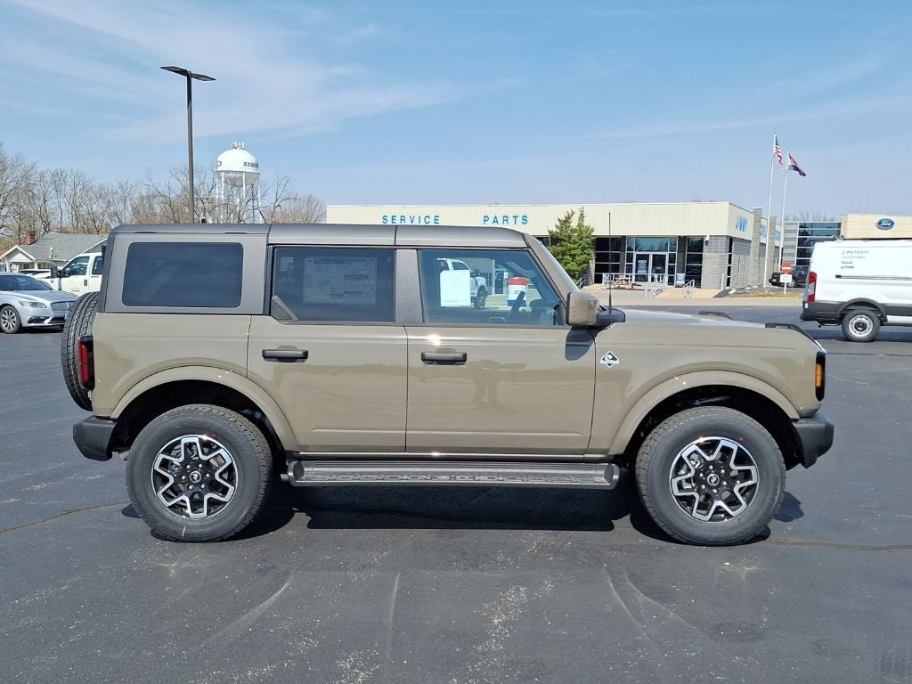 2026 Ford Bronco Outer Banks