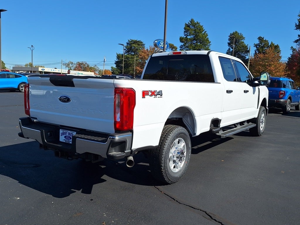 2026 Ford Super Duty F-350® XLT