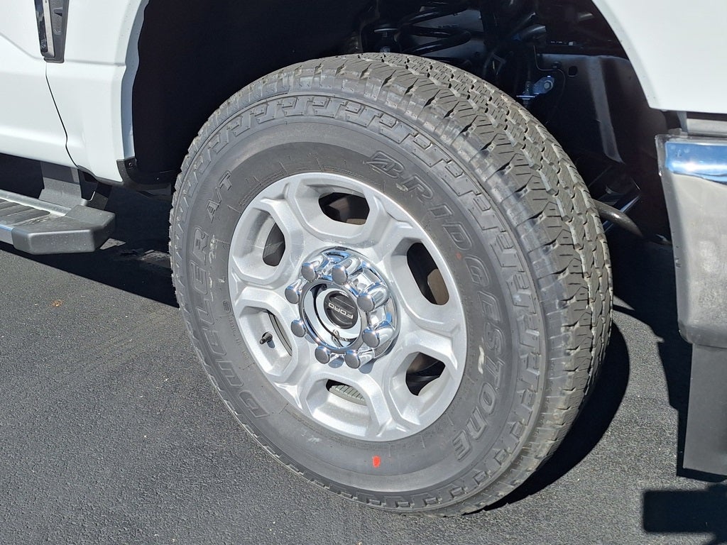 2026 Ford Super Duty F-350® XLT