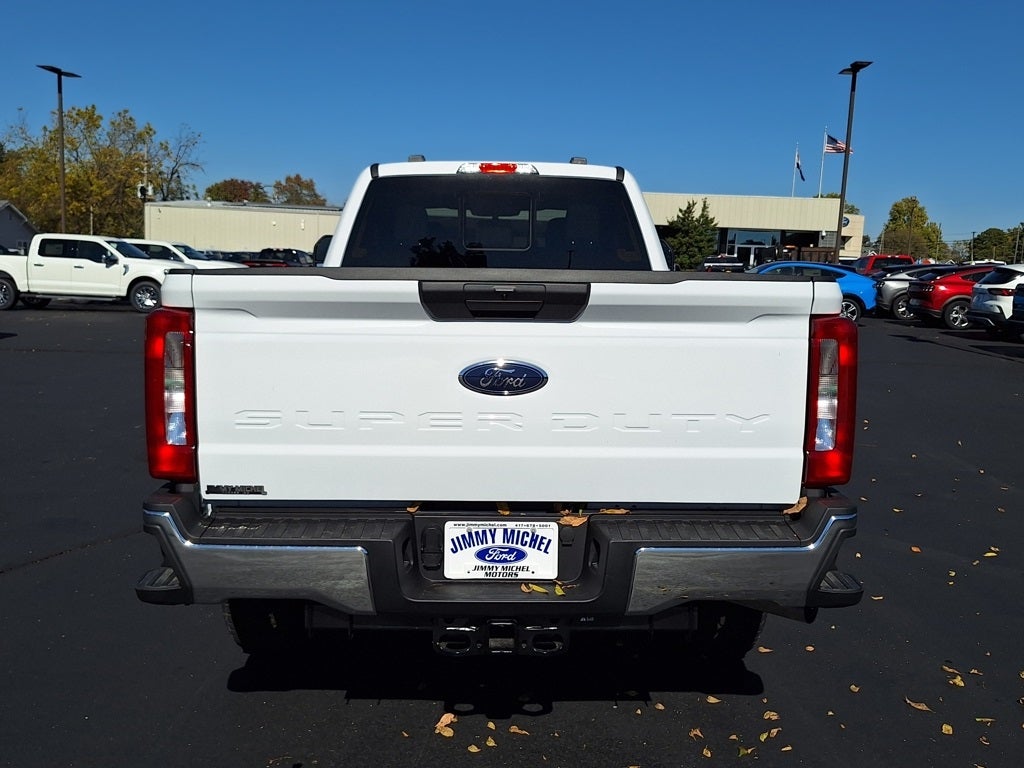 2026 Ford Super Duty F-350® XLT