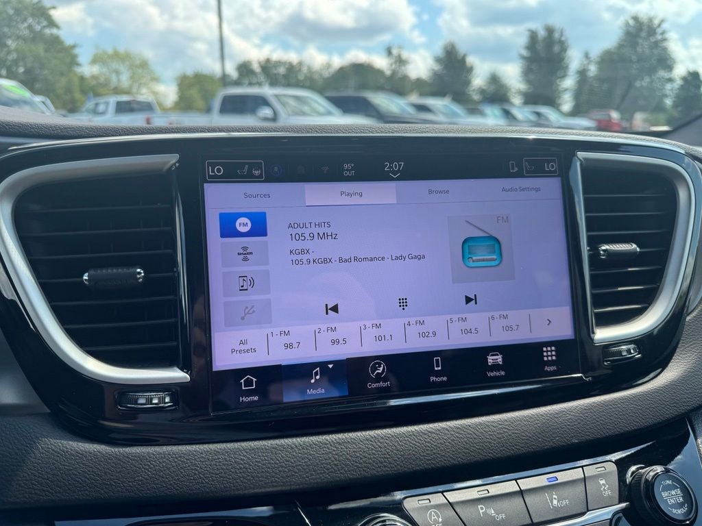 2025 Chrysler Pacifica Select