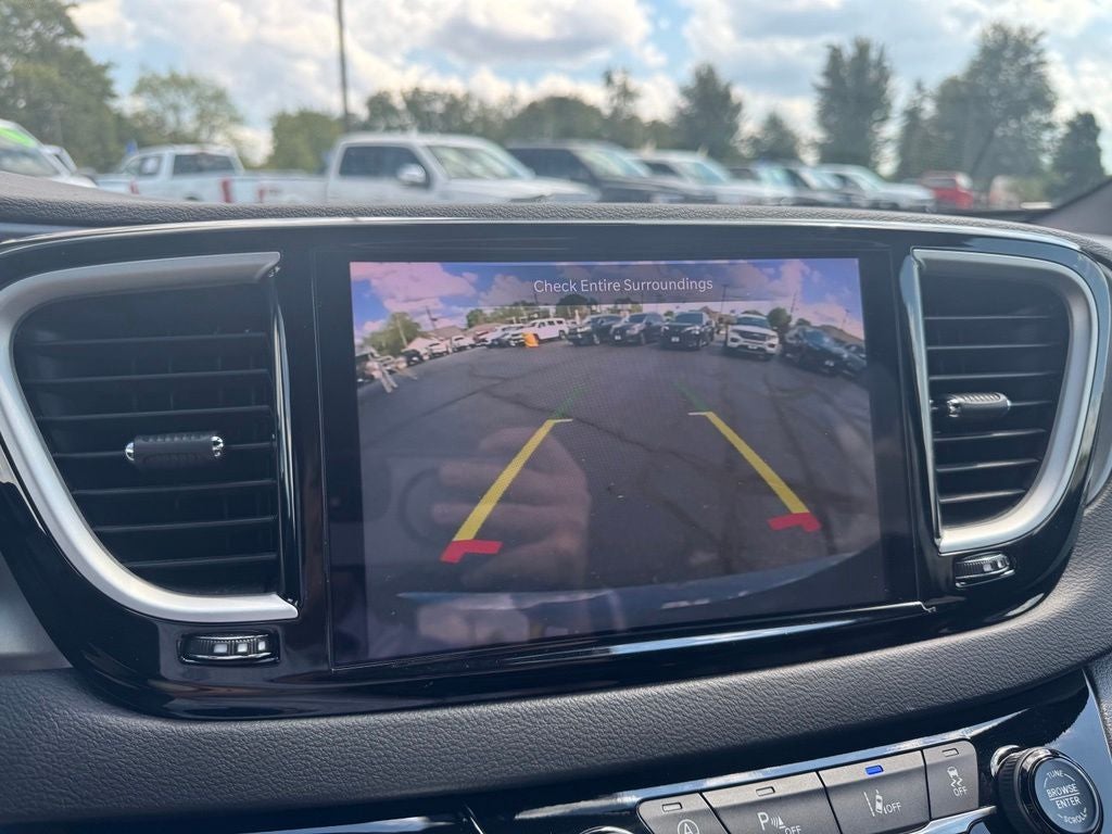 2025 Chrysler Pacifica Select