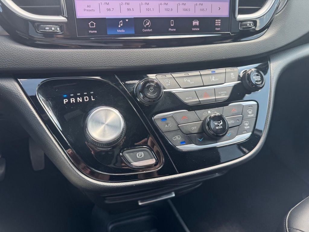 2025 Chrysler Pacifica Select