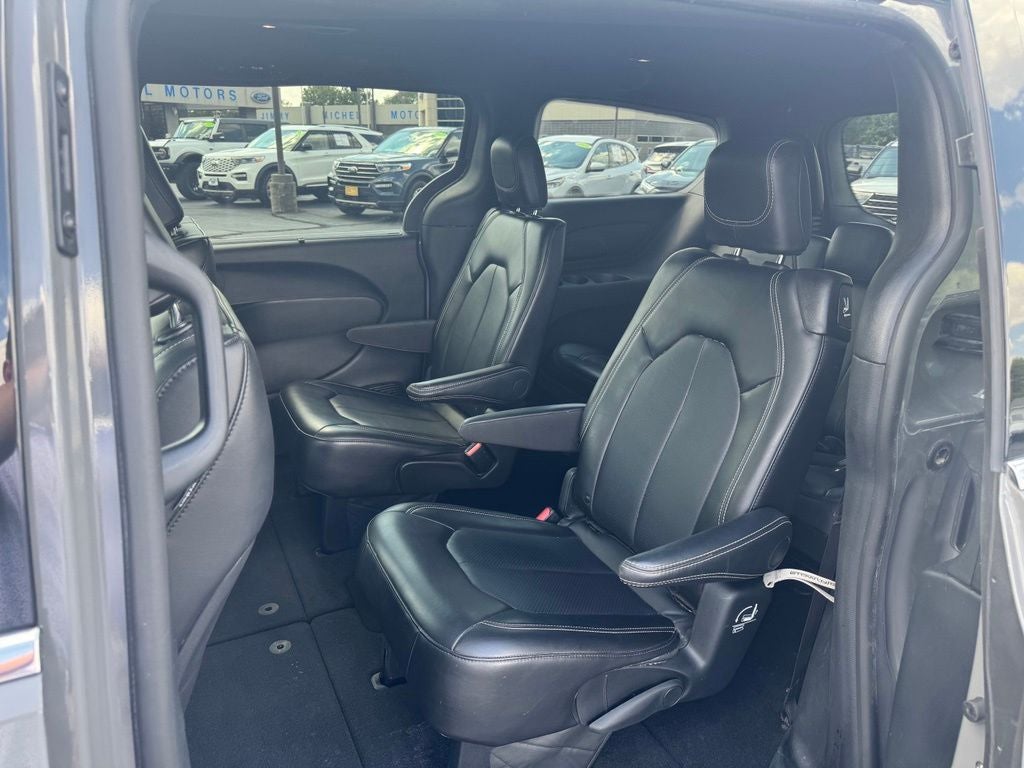 2025 Chrysler Pacifica Select