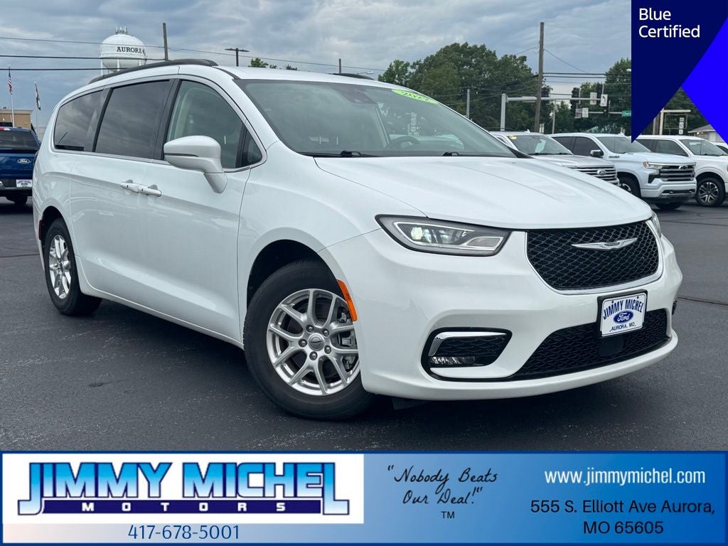 2022 Chrysler Pacifica Touring L's photo