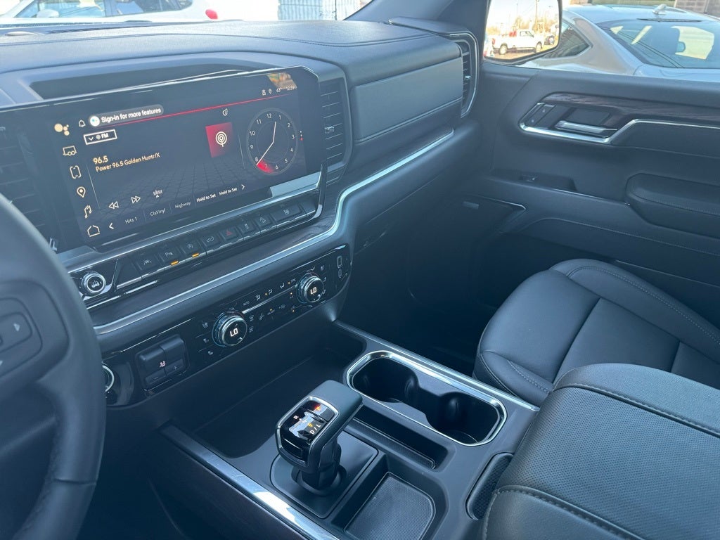 2025 GMC Sierra 1500 SLT