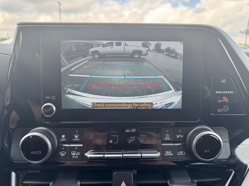 2024 Toyota Highlander LE