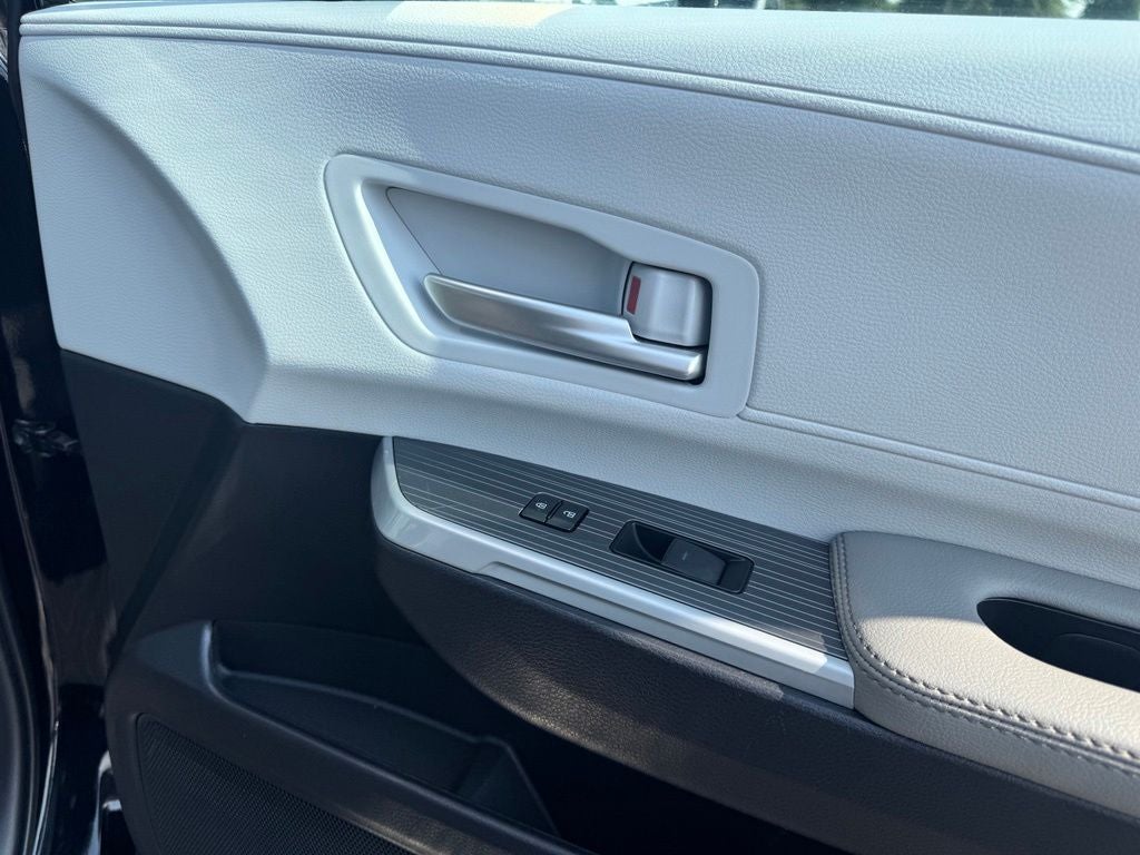 2026 Toyota Sienna XLE 8 Passenger