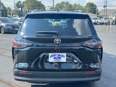 2026 Toyota Sienna XLE 8 Passenger