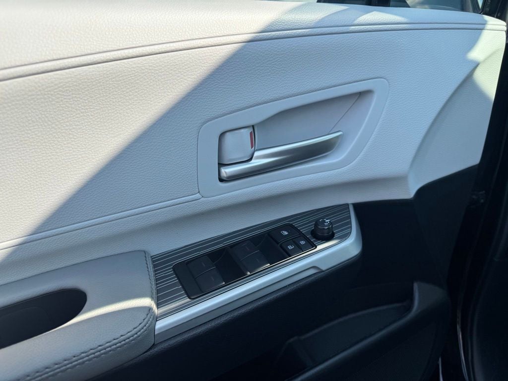 2026 Toyota Sienna XLE 8 Passenger