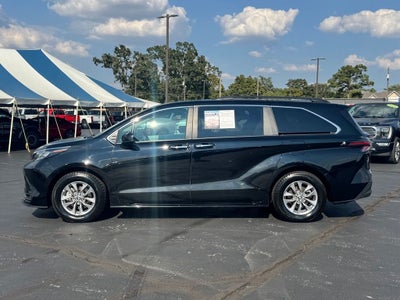 2026 Toyota Sienna XLE 8 Passenger