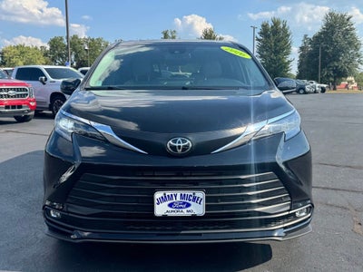 2026 Toyota Sienna XLE 8 Passenger