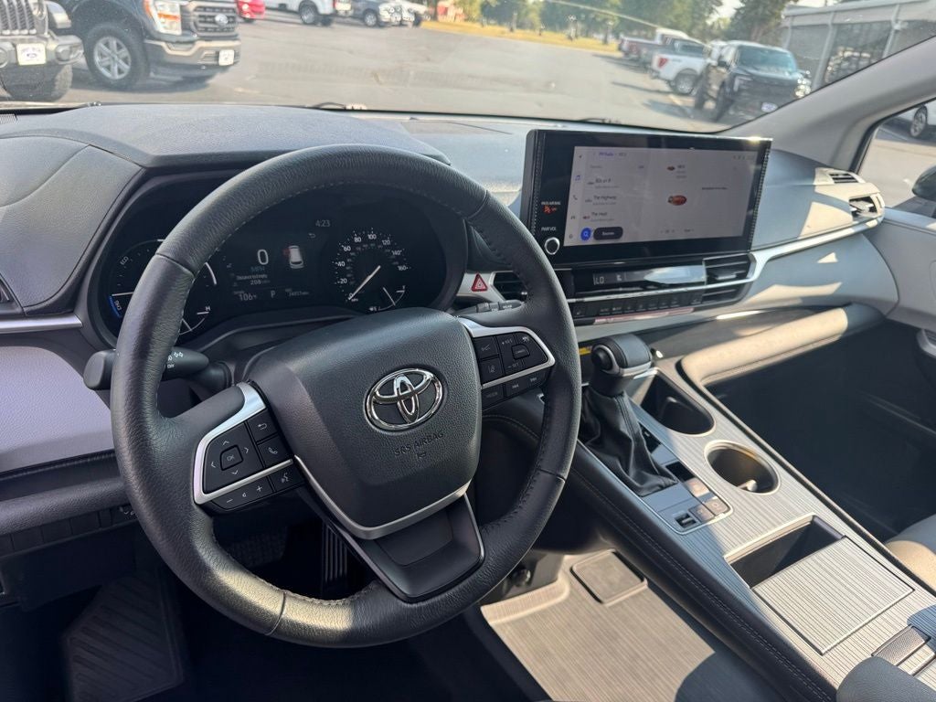 2026 Toyota Sienna XLE 8 Passenger