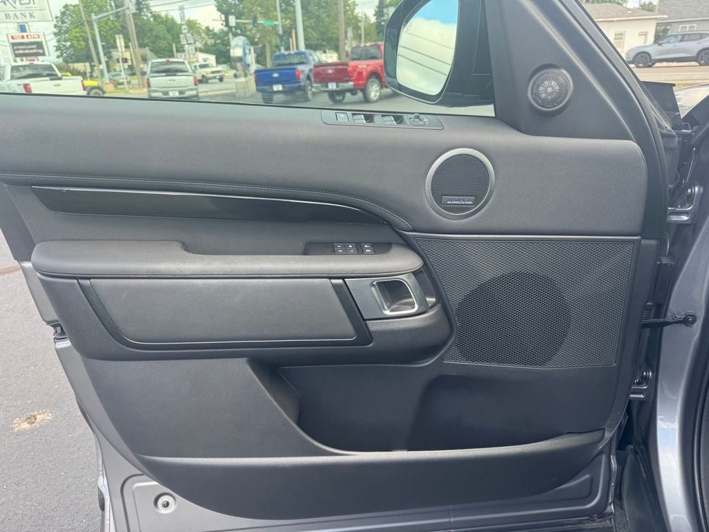2024 Land Rover Discovery S