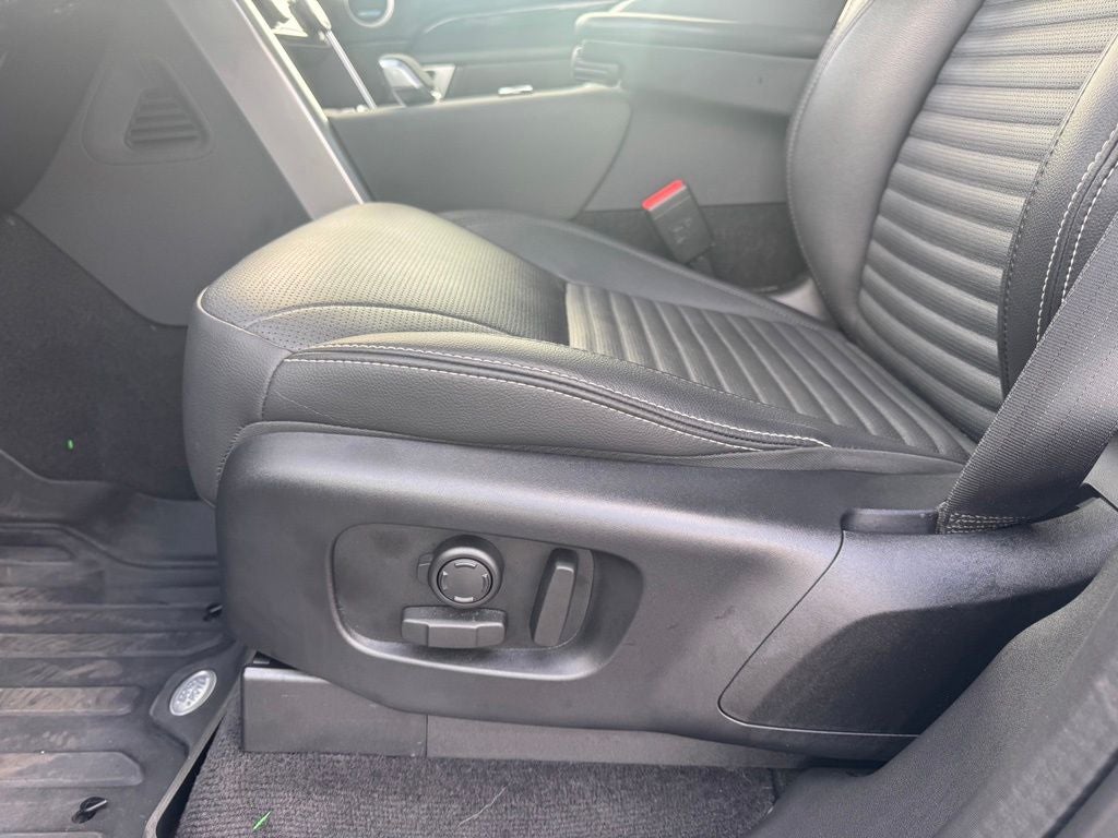 2024 Land Rover Discovery S